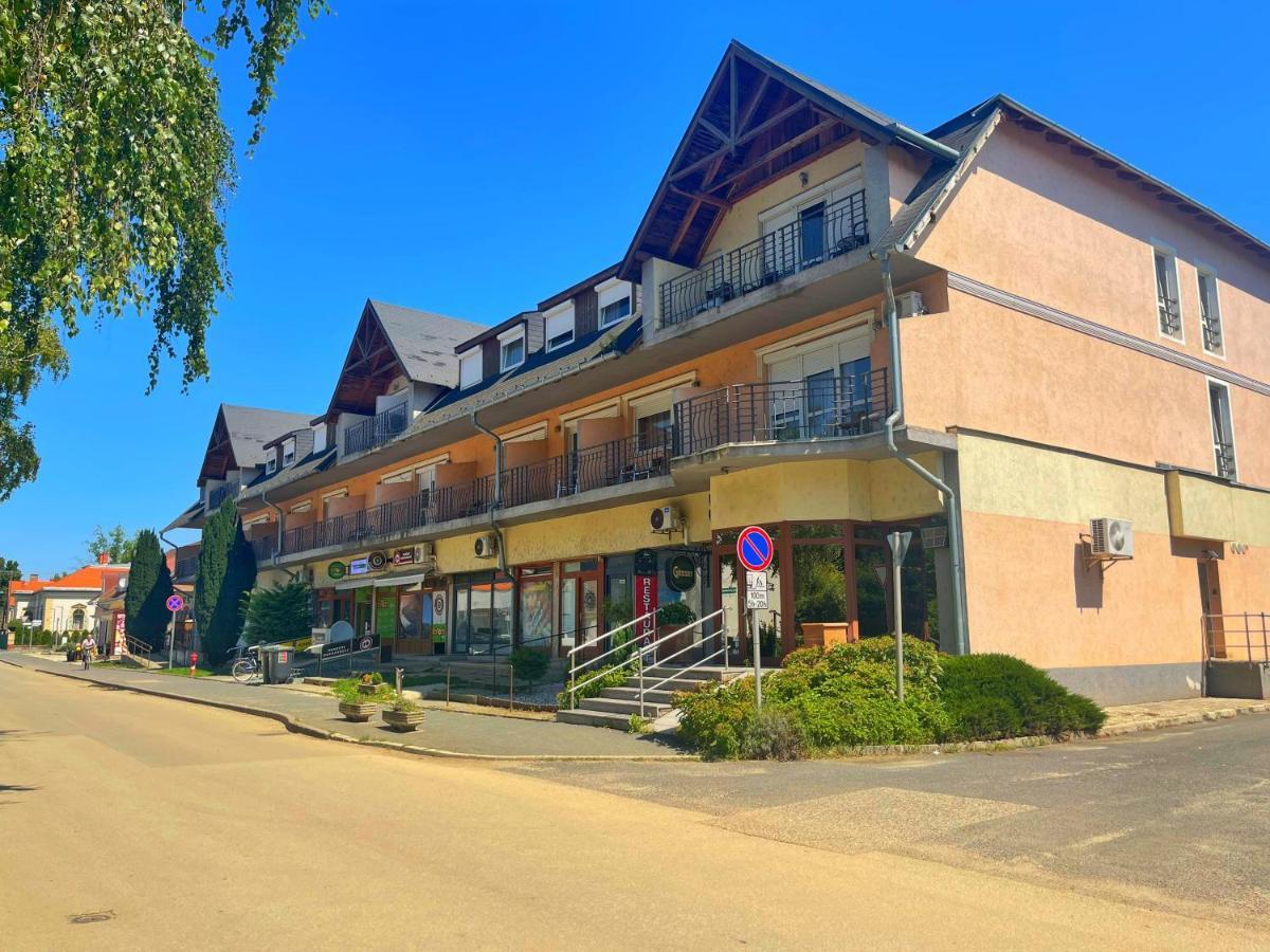 Alkotmany Vendeghaz Hotel Sárvár Kültér fotó