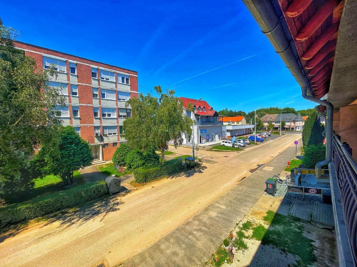 Alkotmany Vendeghaz Hotel Sárvár Kültér fotó